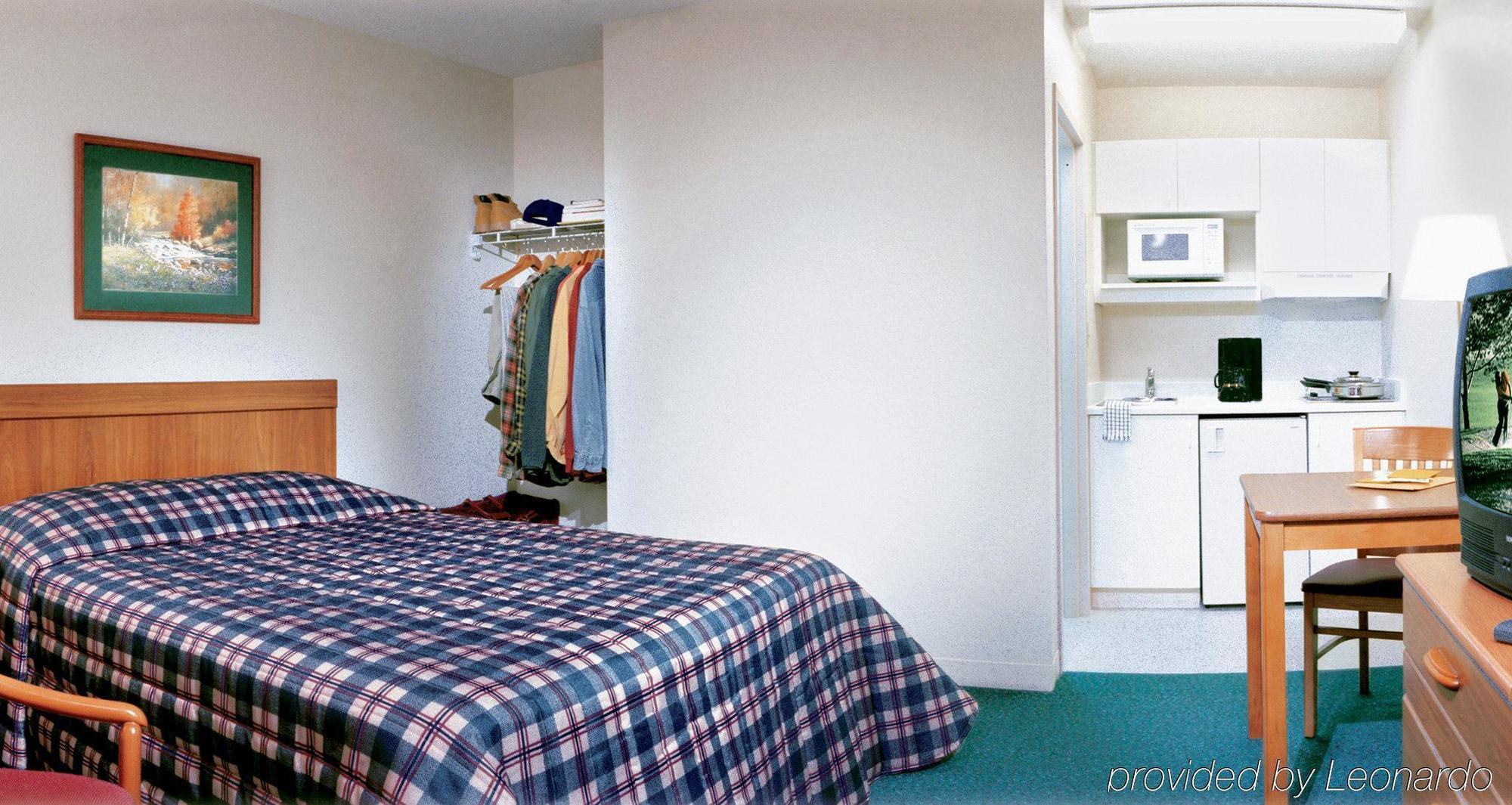 Hometowne Studios By Red Roof Detroit - Livonia Zimmer foto